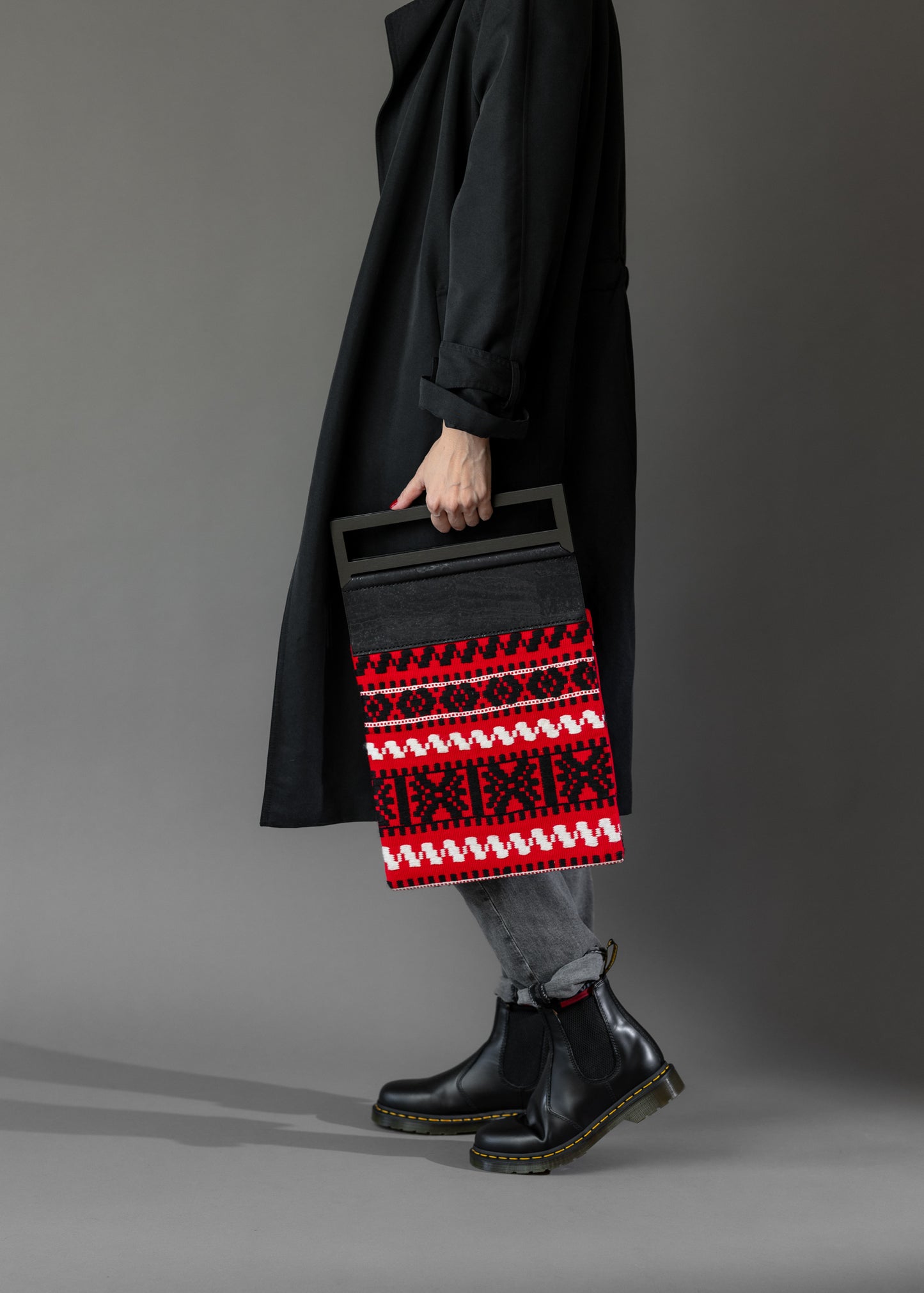 The modernist traditional bag - Red background